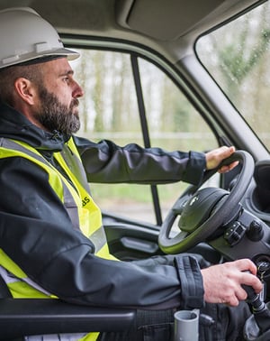 Téléphoner au volant? 3 raisons de le faire en mains libres: