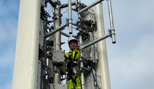 Rigger engineer Niko installeert 5G op grote hoogte